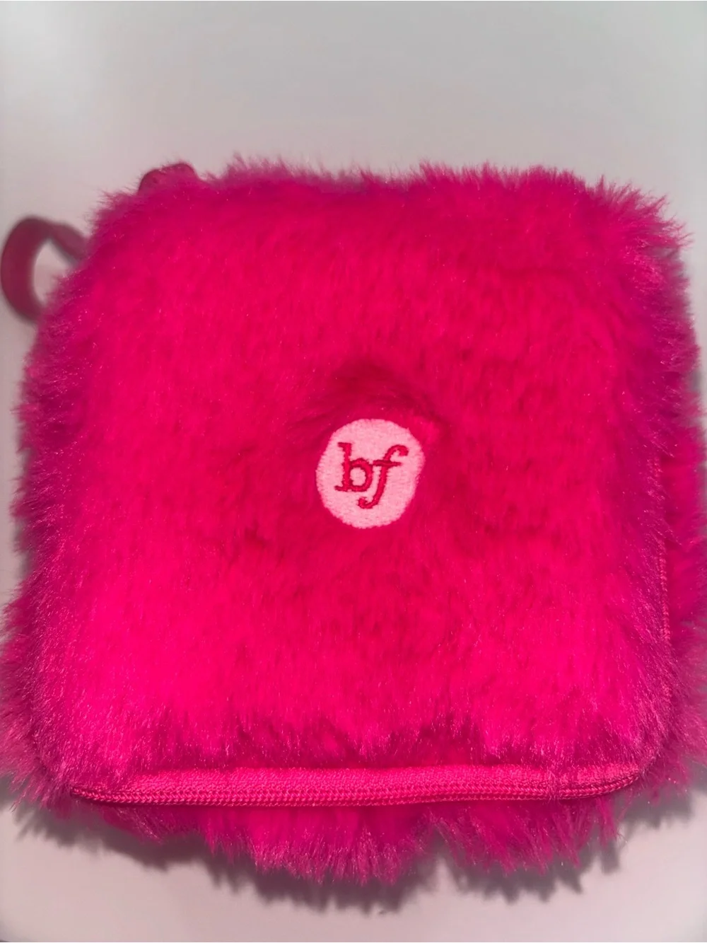 Benefit Cosmetics Rollin’ with Benetint Faux Fur Makeup Bag Wristlet – Empty